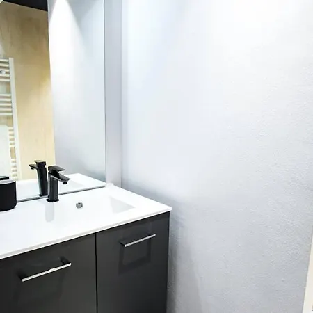 - Bm Hans - Modern And Cosy Apt With Cathedral View Апартаменты